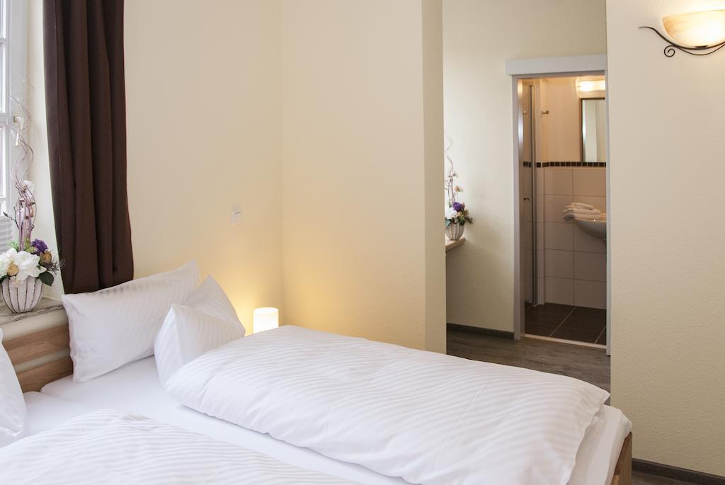 Landhotel Altes Pfarrhaus Kindelbrueck Ruang foto